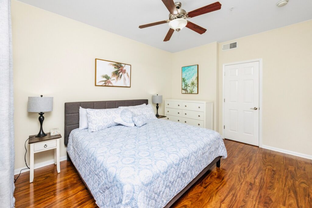 Bedrooms & baths 6