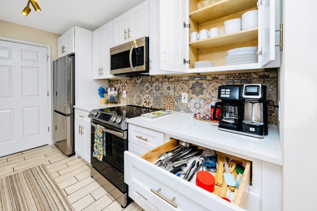 Kitchen & dining 7